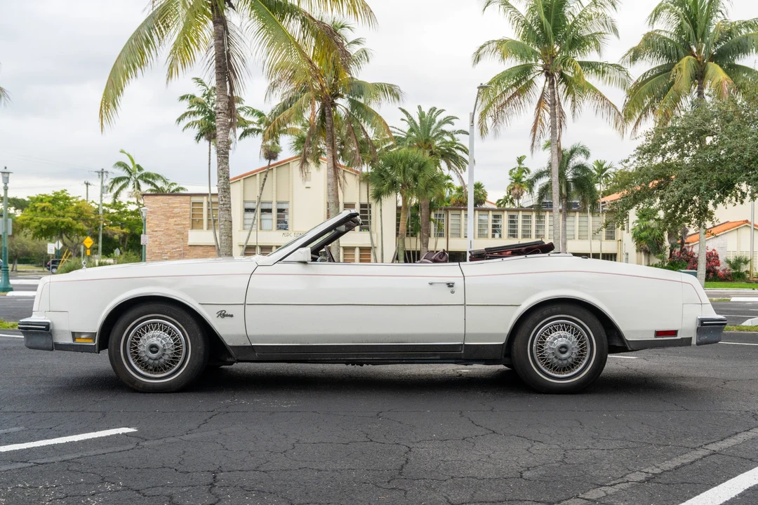 1984 Buick Riviera 4th-7th Gen - Image 4 of 31