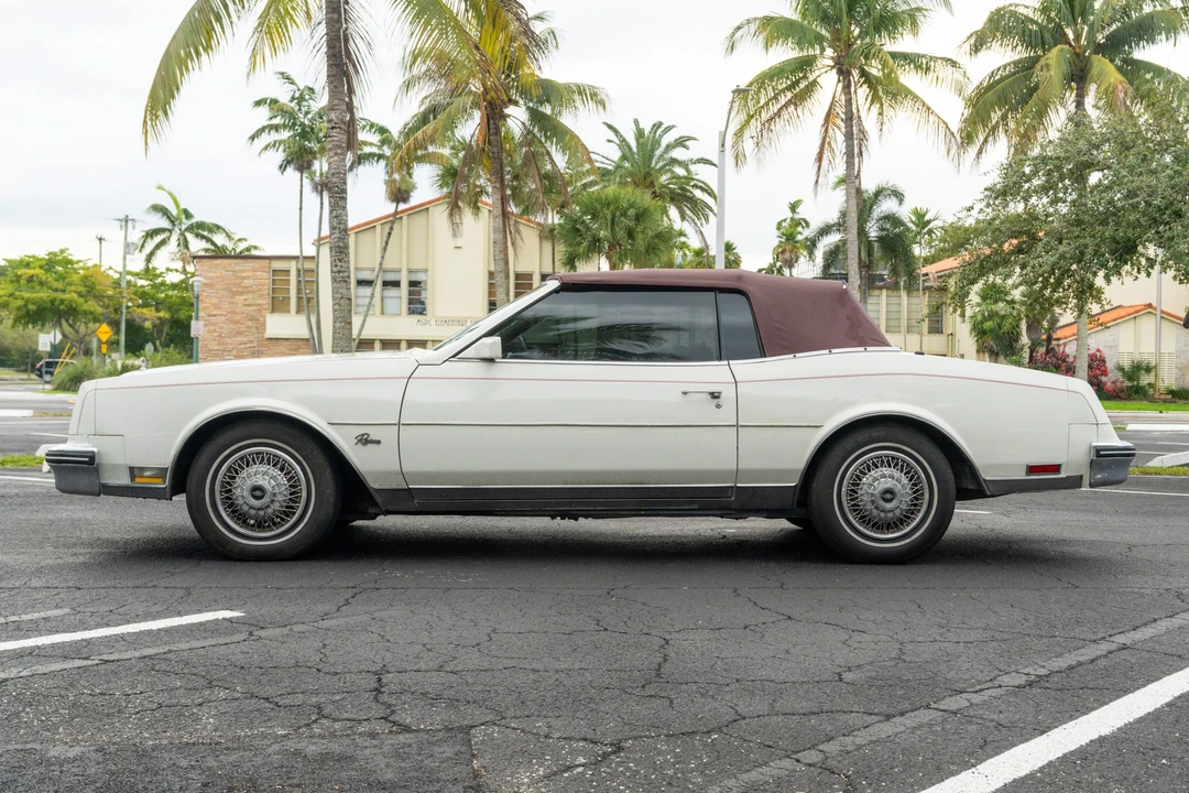1984 Buick Riviera 4th-7th Gen - Image 13 of 31
