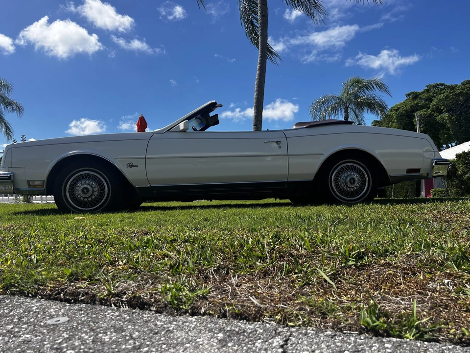 1984 Buick Riviera 4th-7th Gen - Image 4 of 31