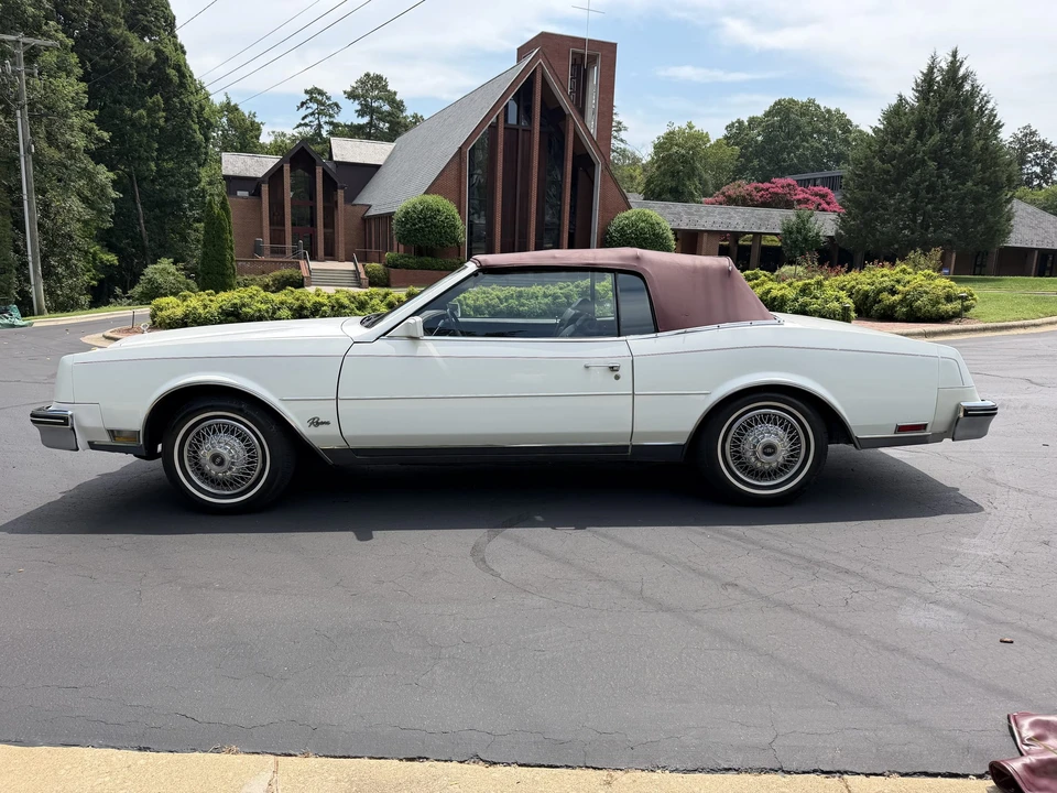 1984 Buick Riviera 4th-7th Gen - Image 9 of 31