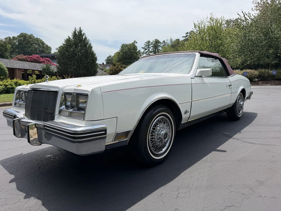 1984 Buick Riviera 4th-7th Gen - Image 2 of 31