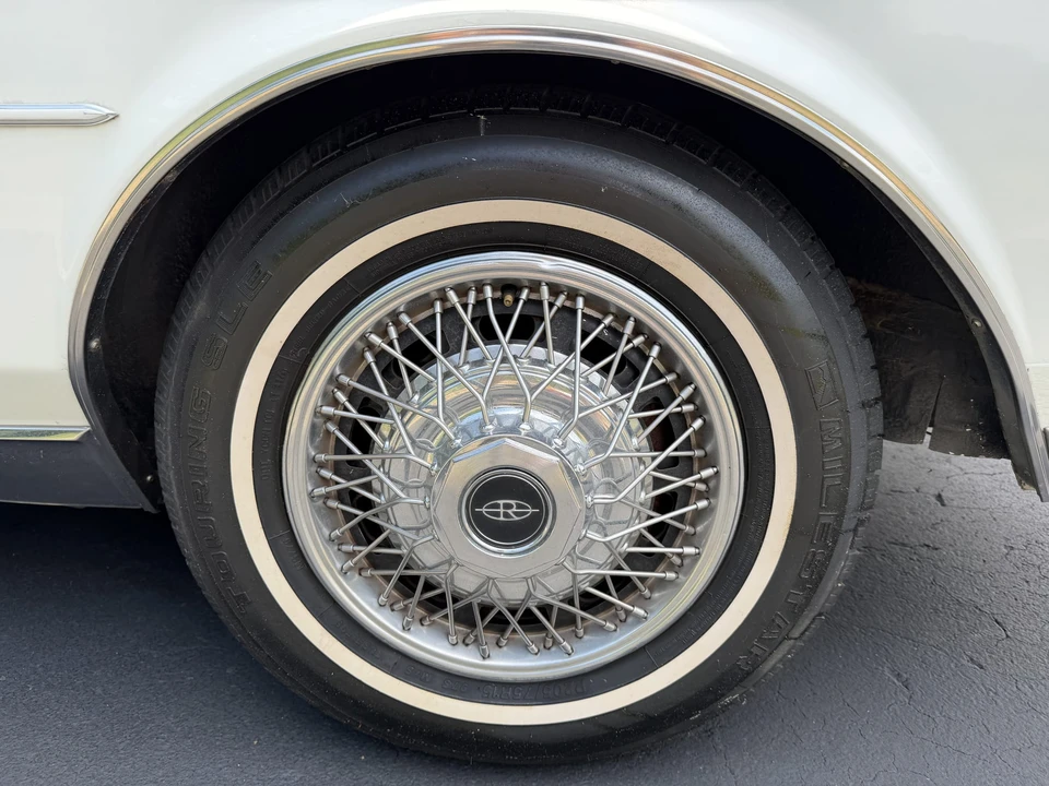 1984 Buick Riviera 4th-7th Gen - Image 24 of 31