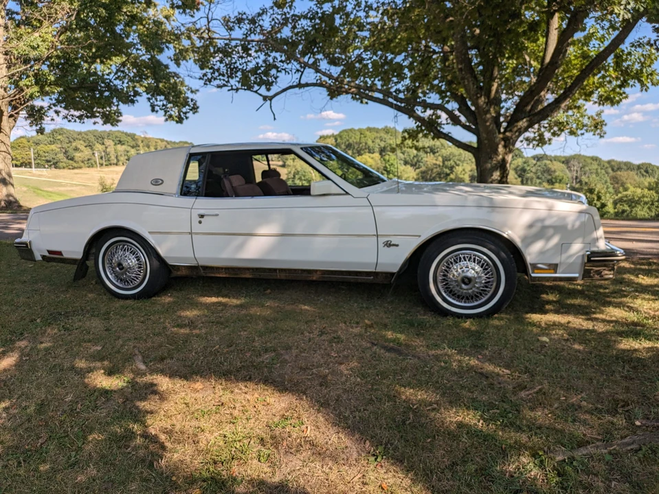 1984 Buick Riviera 4th-7th Gen - Image 4 of 31