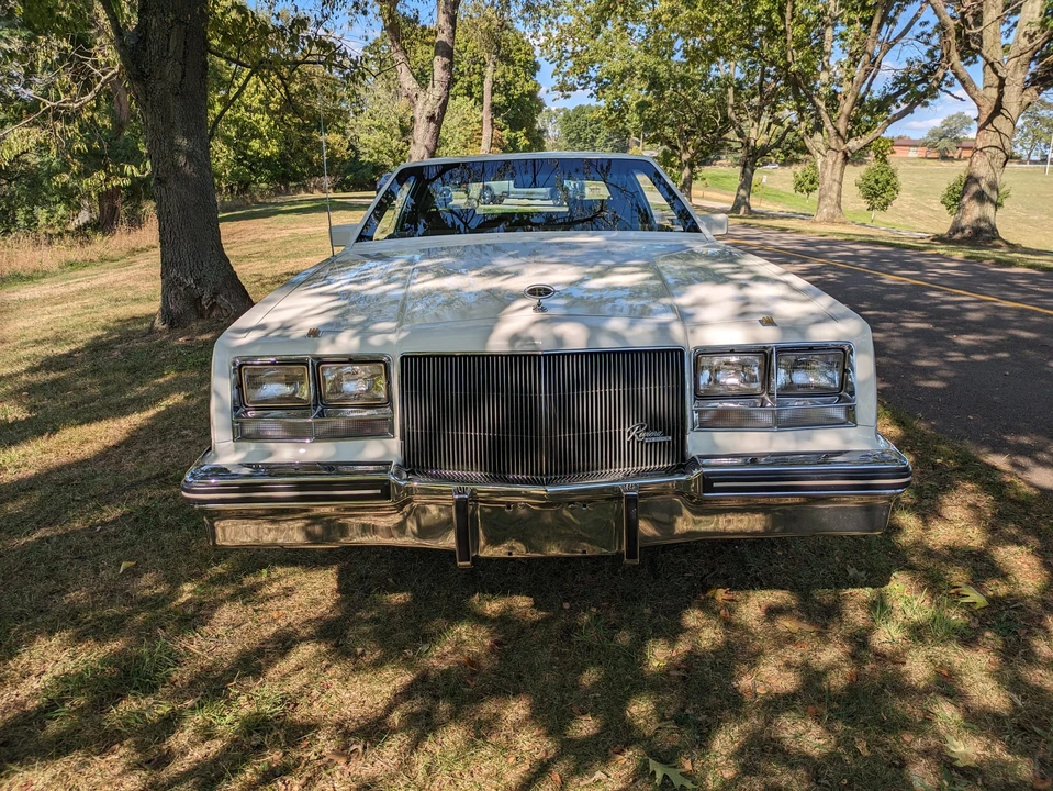 1984 Buick Riviera 4th-7th Gen - Image 7 of 31