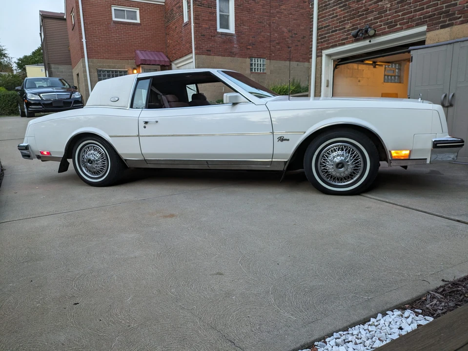 1984 Buick Riviera 4th-7th Gen - Image 10 of 31
