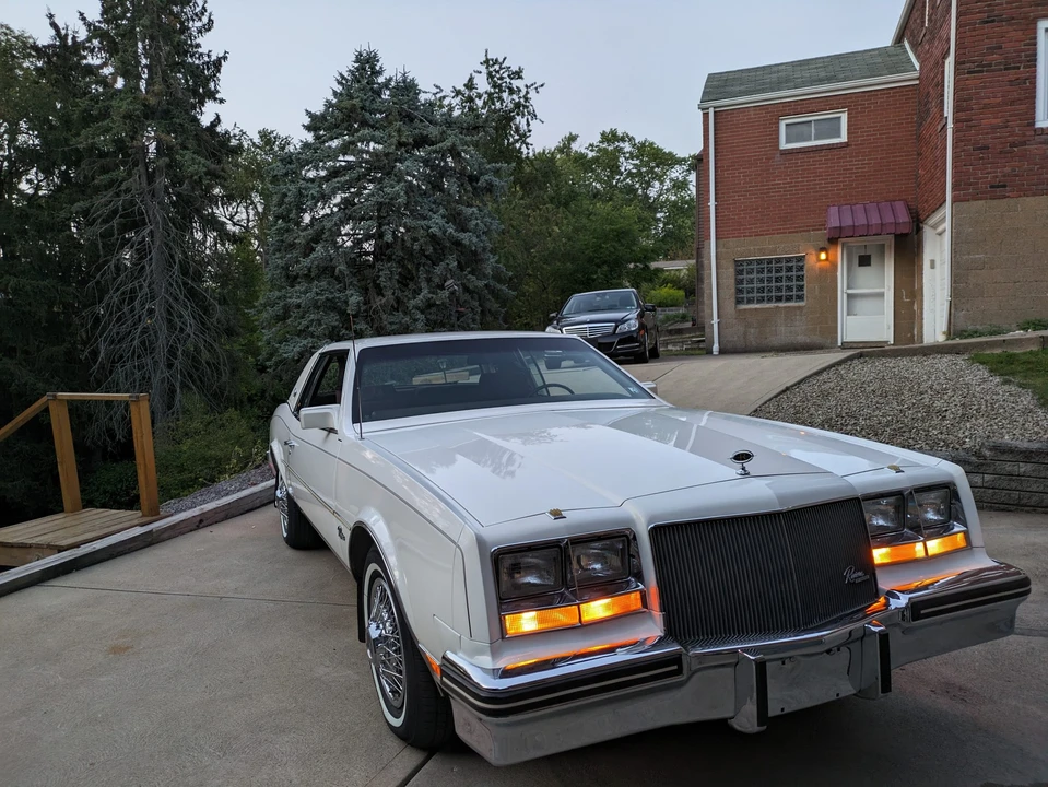 1984 Buick Riviera 4th-7th Gen - Image 9 of 31