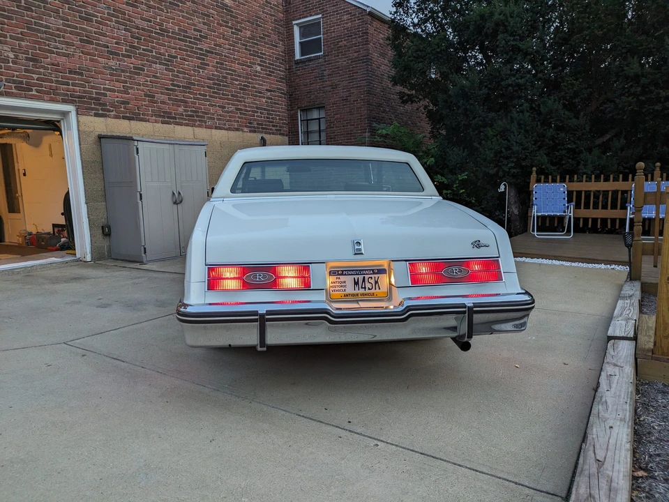 1984 Buick Riviera 4th-7th Gen - Image 12 of 31