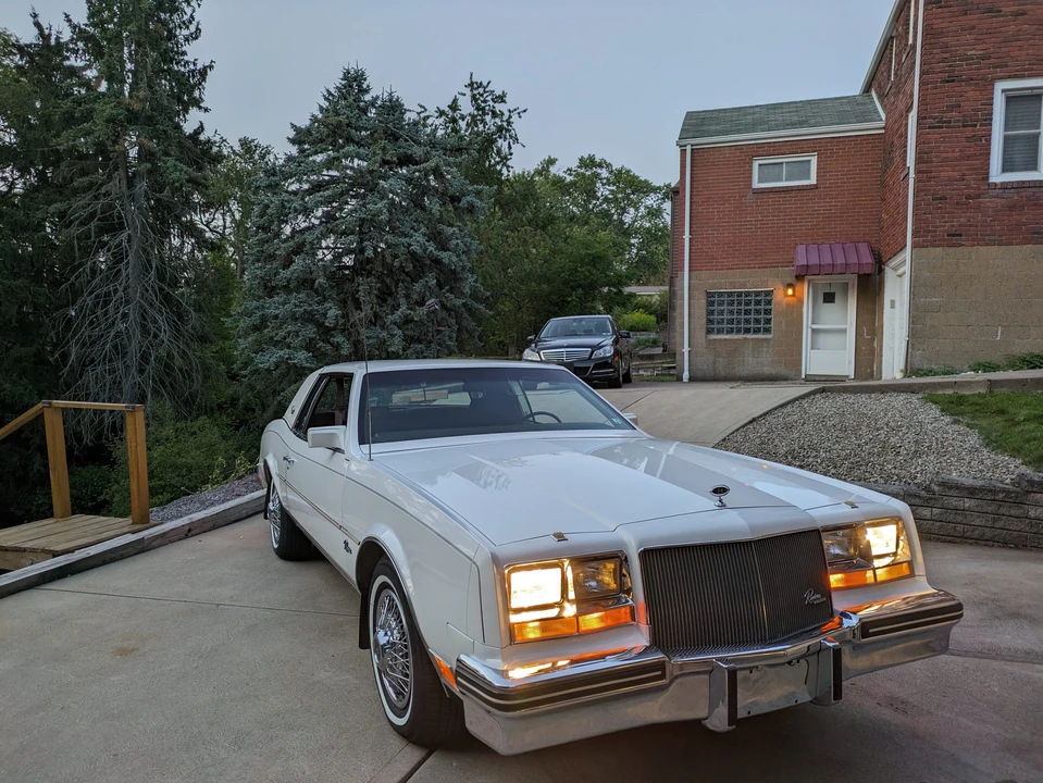 1984 Buick Riviera 4th-7th Gen - Image 8 of 31