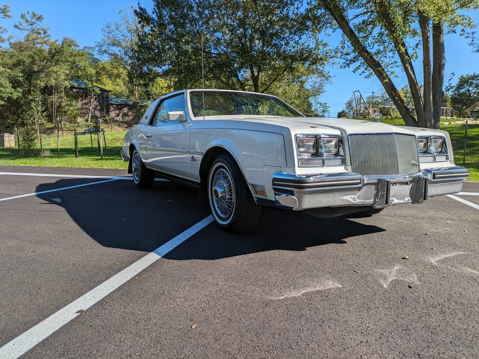 1984 Buick Riviera 4th-7th Gen - Image 2 of 31