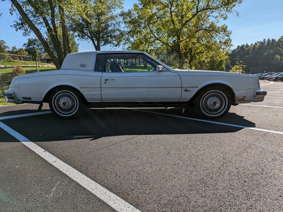 1984 Buick Riviera 4th-7th Gen - Image 3 of 31