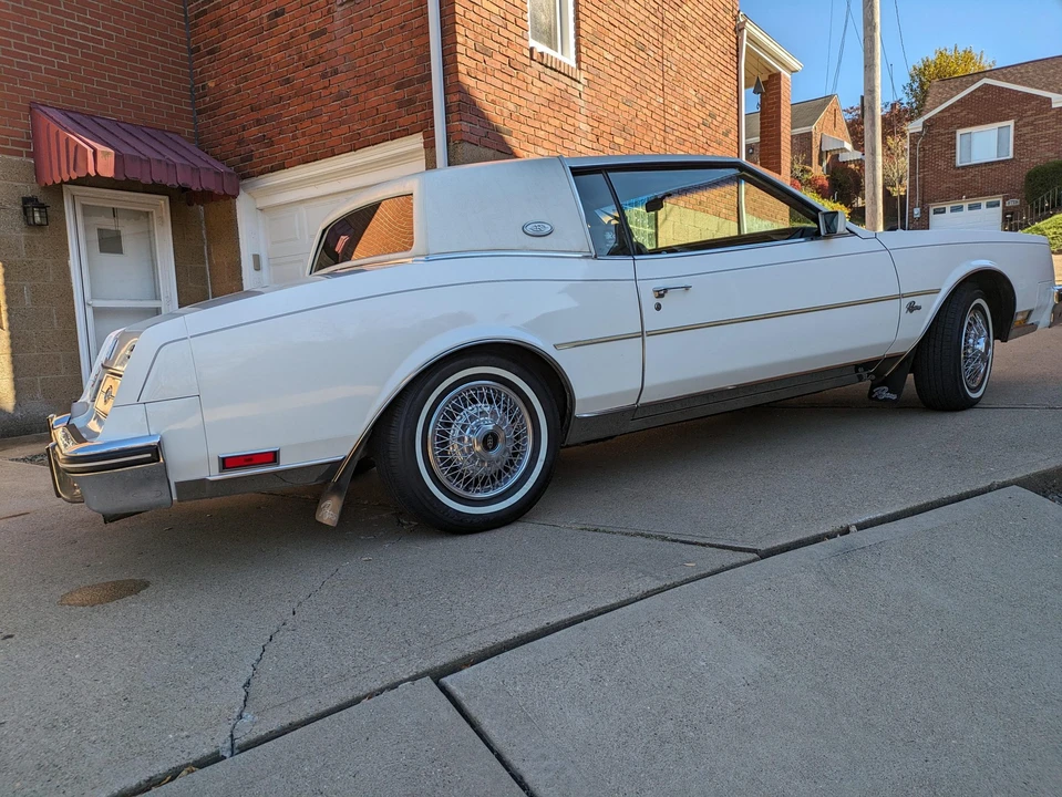 1984 Buick Riviera 4th-7th Gen - Image 11 of 31