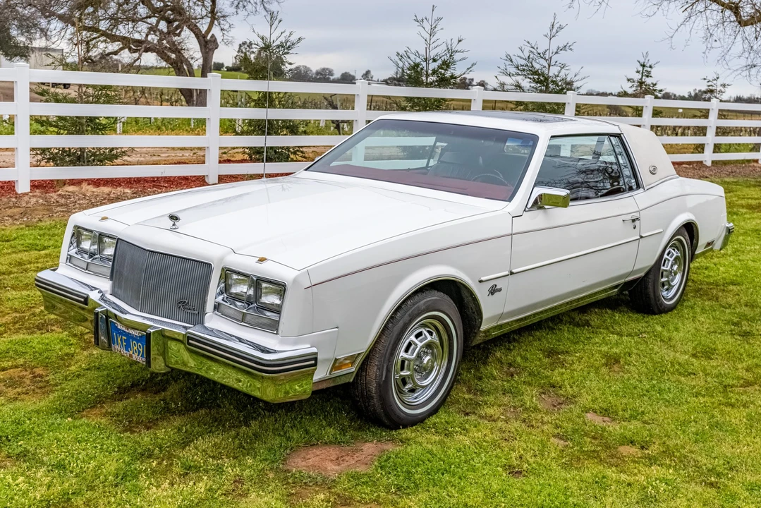 1984 Buick Riviera 4th-7th Gen - Image 3 of 31