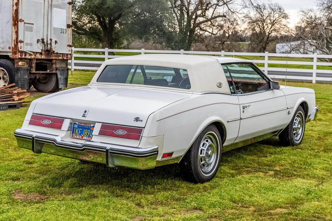 1984 Buick Riviera 4th-7th Gen - Image 7 of 31