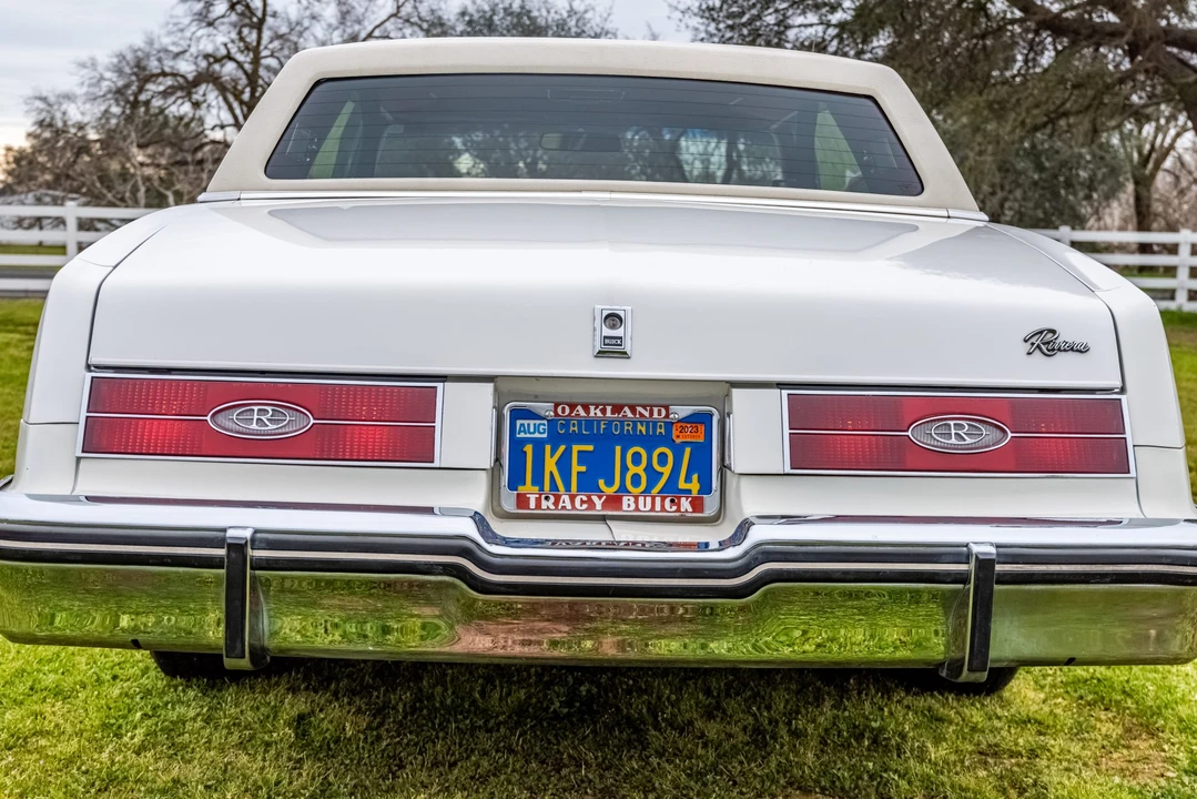1984 Buick Riviera 4th-7th Gen - Image 12 of 31