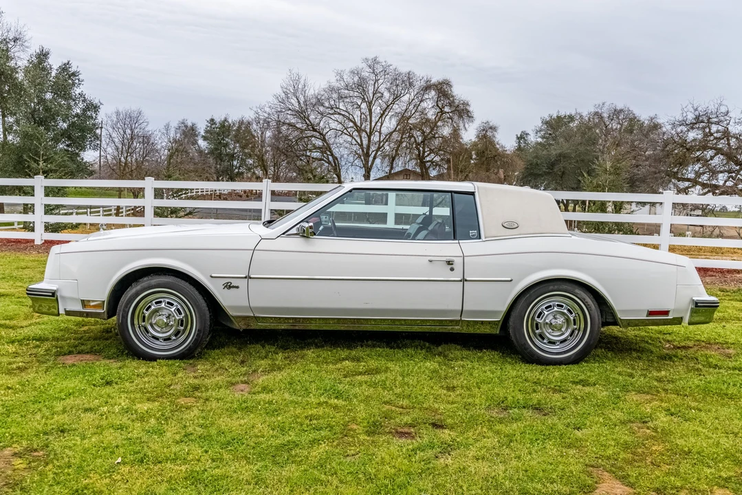 1984 Buick Riviera 4th-7th Gen - Image 4 of 31