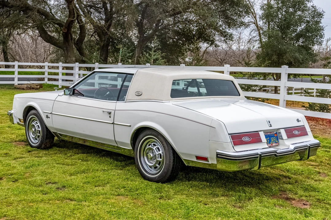 1984 Buick Riviera 4th-7th Gen - Image 5 of 31