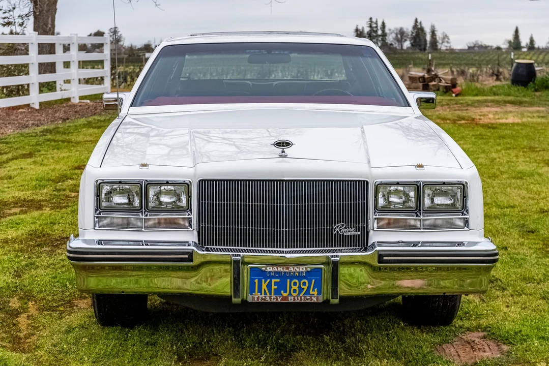 1984 Buick Riviera 4th-7th Gen - Image 10 of 31