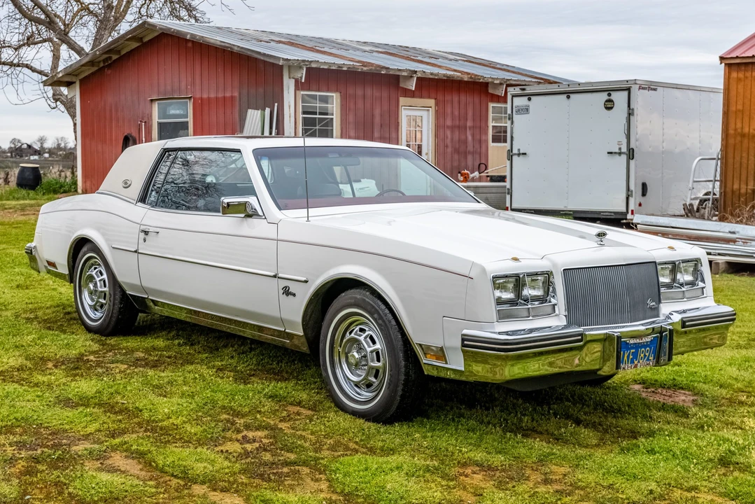 1984 Buick Riviera 4th-7th Gen - Image 9 of 31