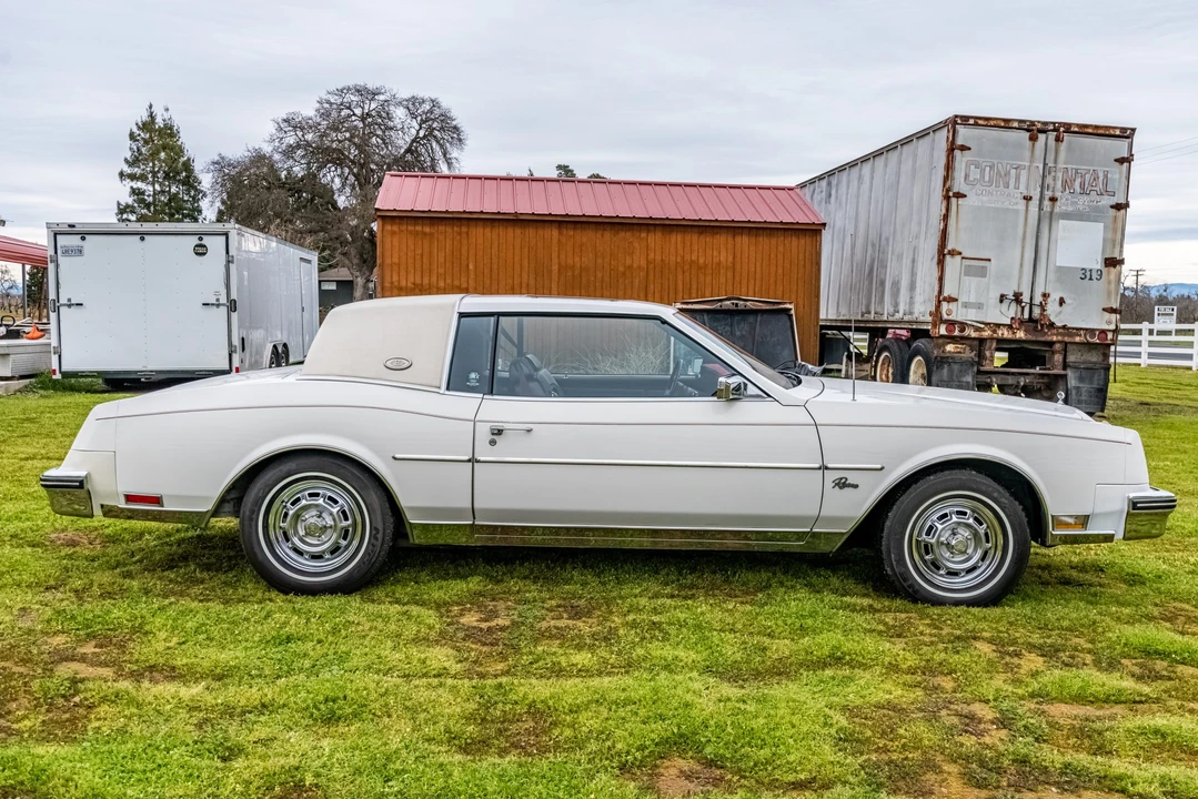 1984 Buick Riviera 4th-7th Gen - Image 8 of 31