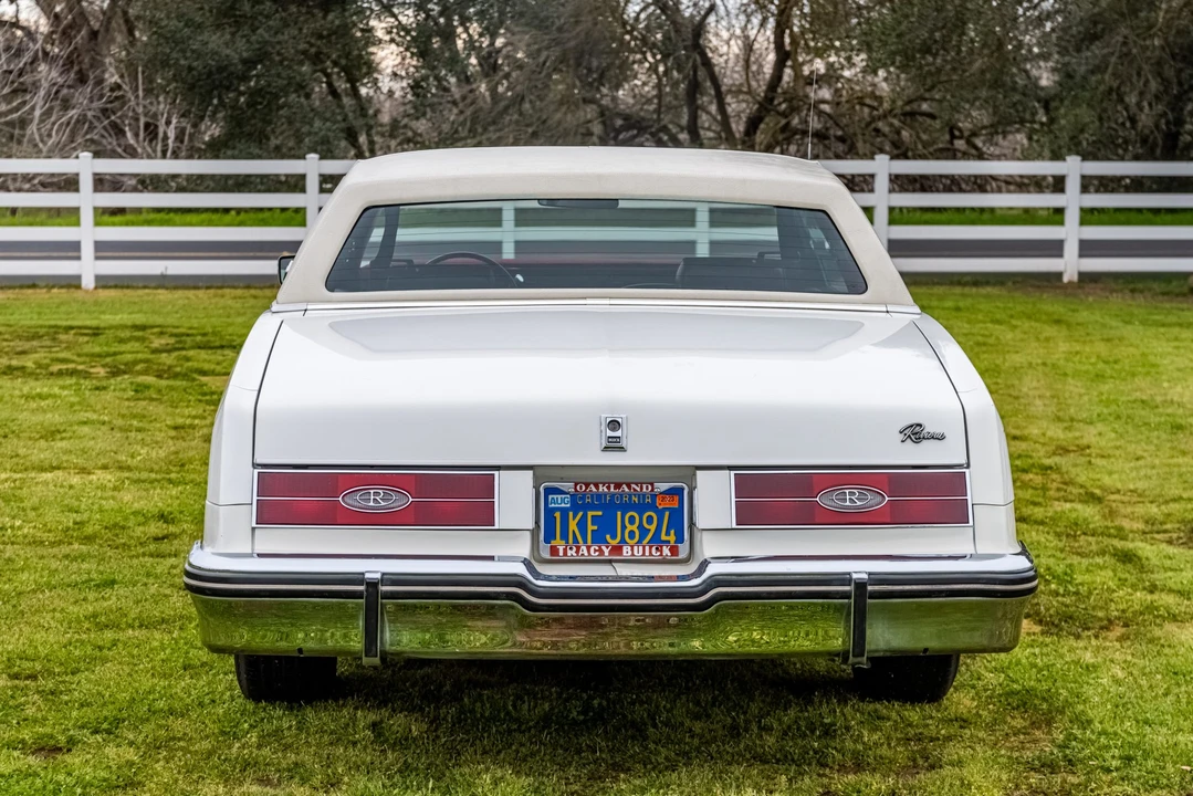 1984 Buick Riviera 4th-7th Gen - Image 6 of 31