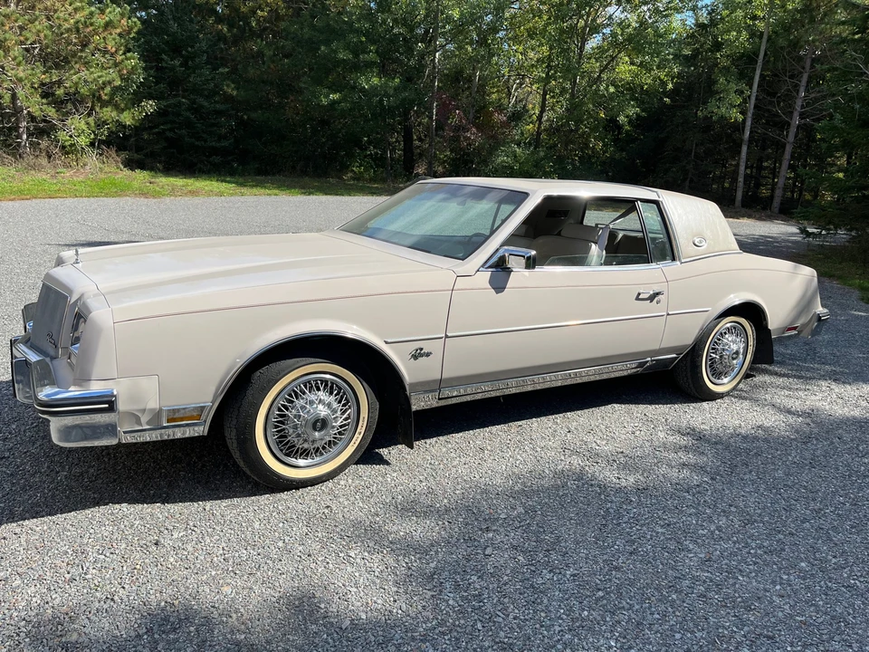 1984 Buick Riviera 4th-7th Gen - Image 4 of 31