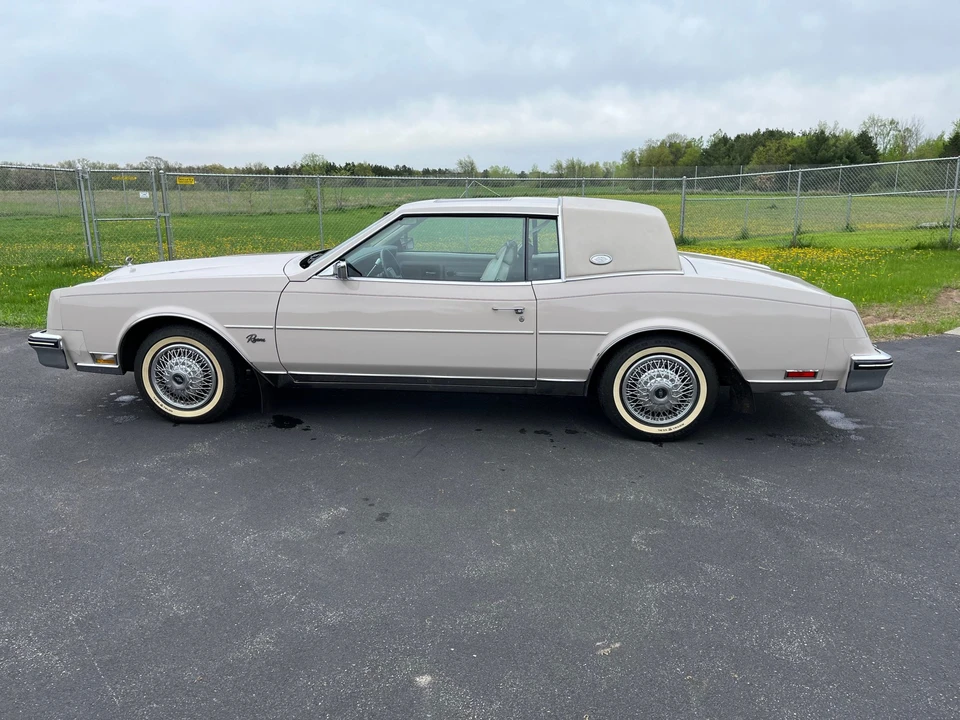 1984 Buick Riviera 4th-7th Gen - Image 24 of 31