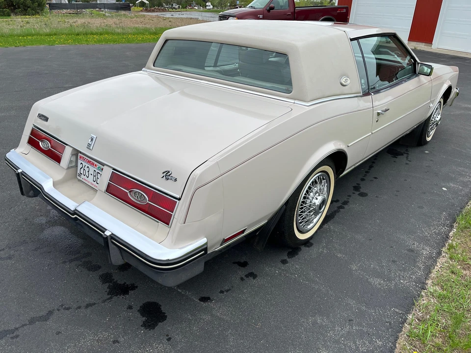 1984 Buick Riviera 4th-7th Gen - Image 18 of 31