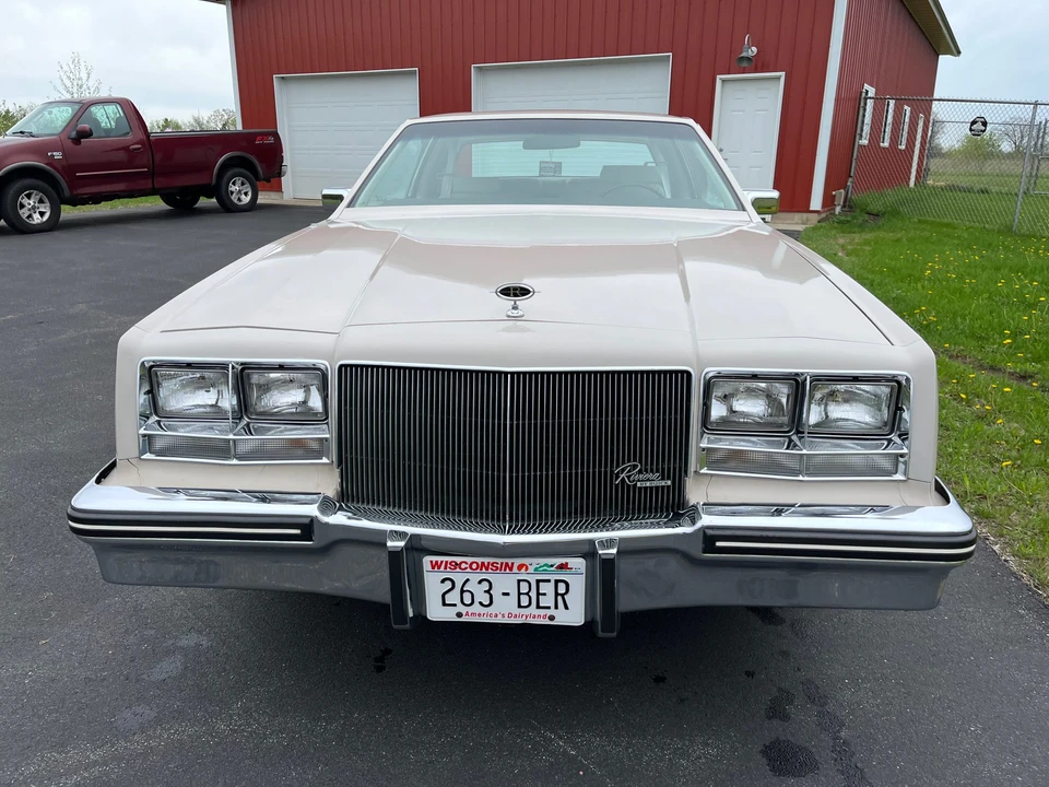 1984 Buick Riviera 4th-7th Gen - Image 10 of 31