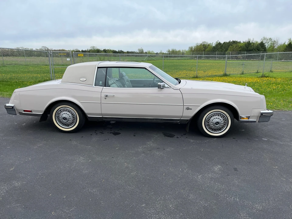 1984 Buick Riviera 4th-7th Gen - Image 17 of 31