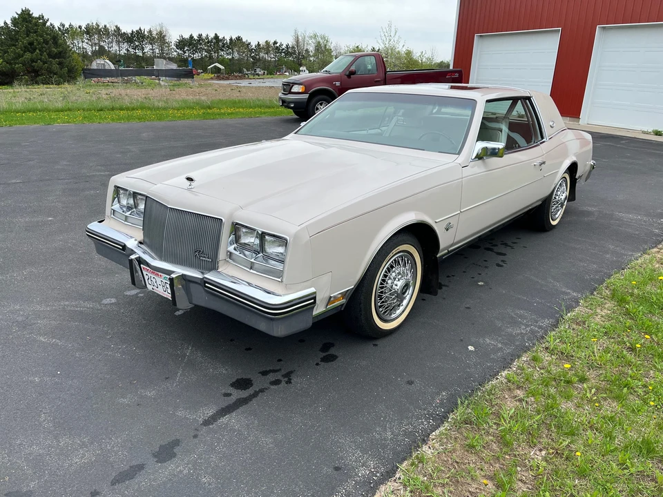 1984 Buick Riviera 4th-7th Gen - Image 8 of 31