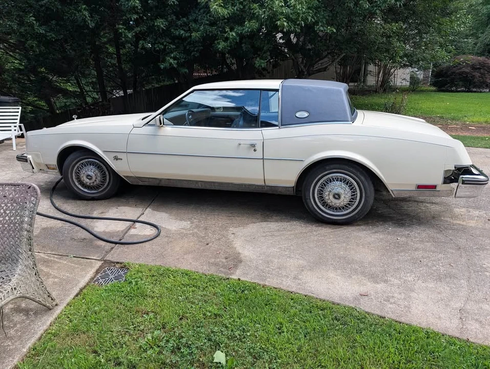 1984 Buick Riviera 4th-7th Gen - Image 2 of 20
