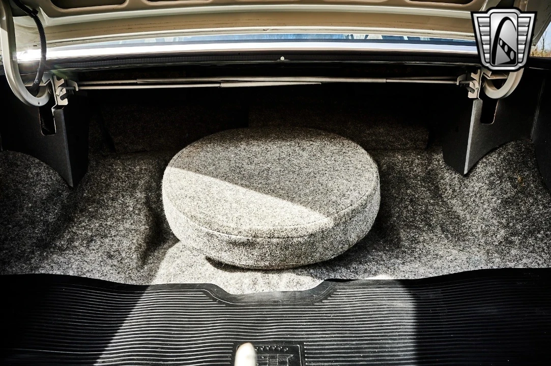 1984 Cadillac DeVille 5th Gen - Image 19 of 21