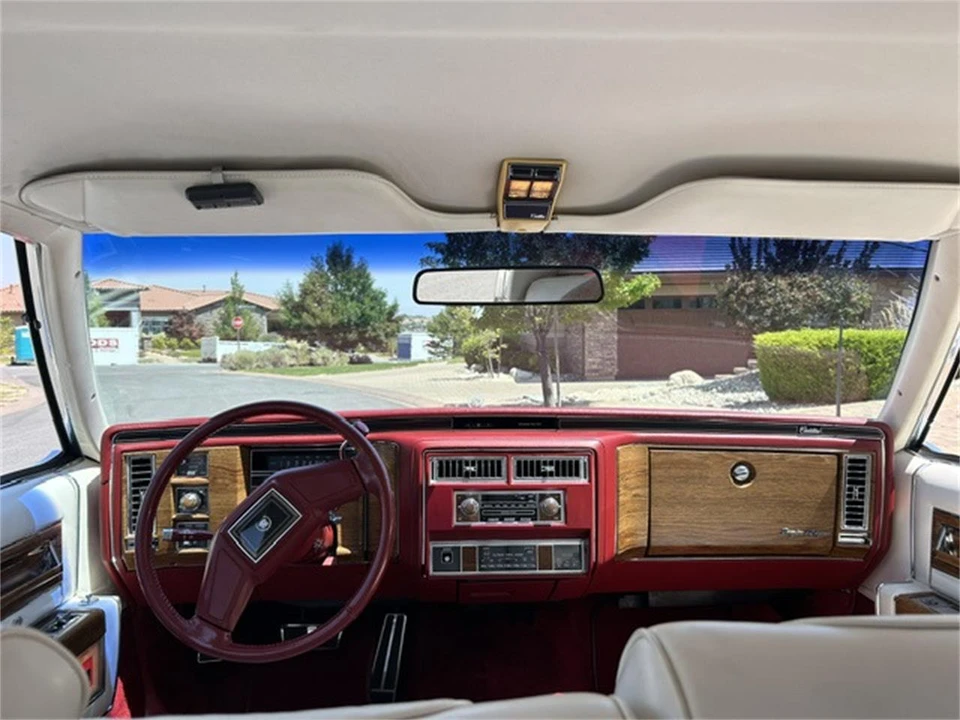 1984 Cadillac Fleetwood - Image 10 of 15