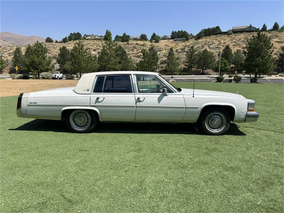 1984 Cadillac Fleetwood - Image 8 of 15