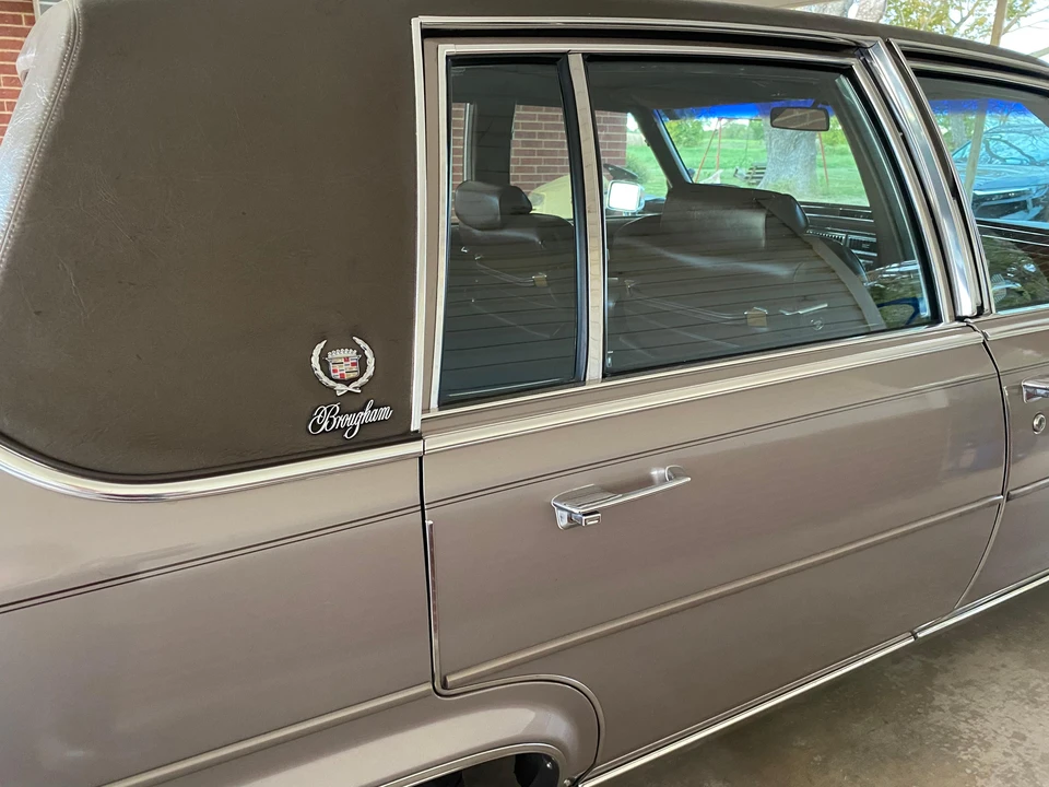 1984 Cadillac Fleetwood - Image 27 of 31