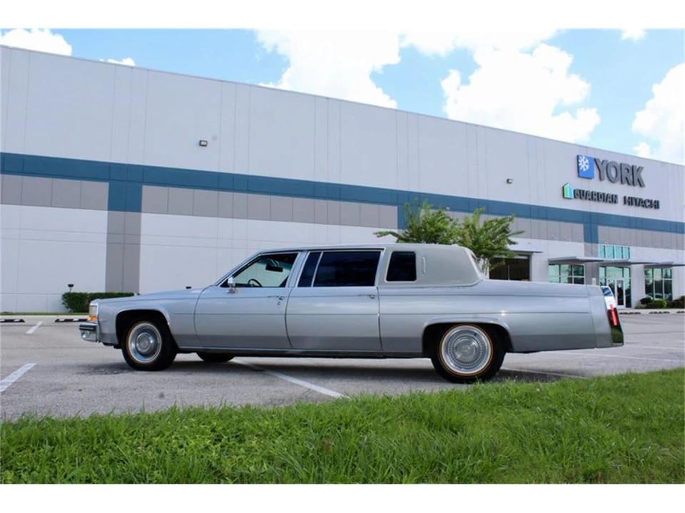 1984 Cadillac Fleetwood - Image 10 of 31