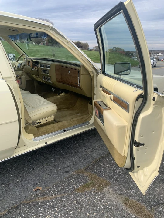 1984 Cadillac DeVille 5th Gen - Image 11 of 17