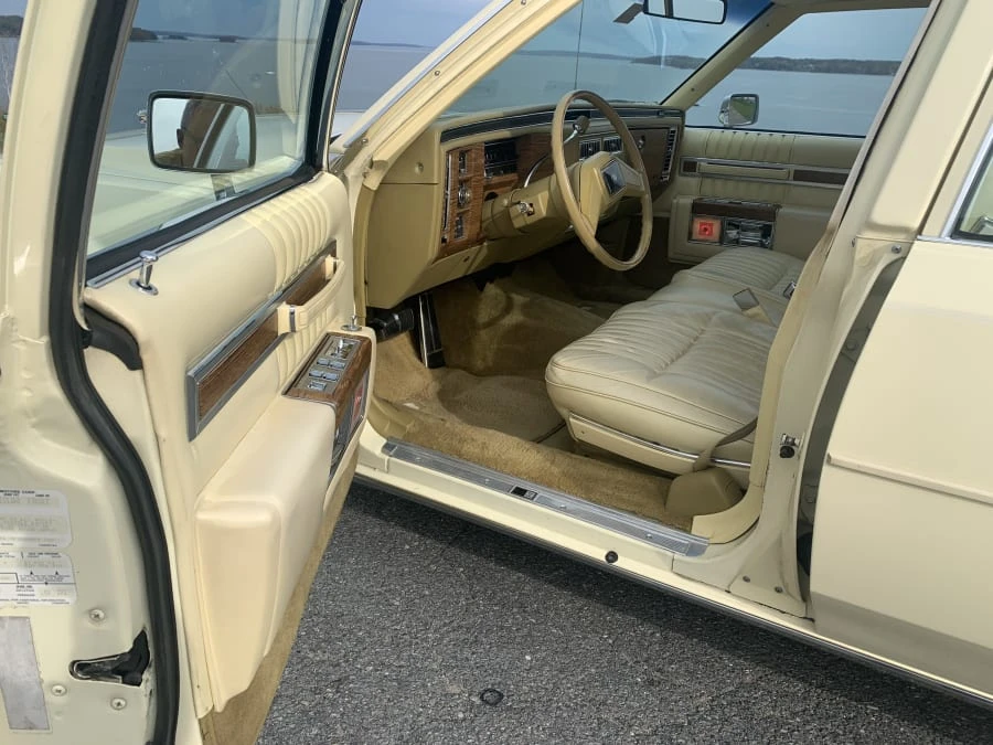 1984 Cadillac DeVille 5th Gen - Image 9 of 17