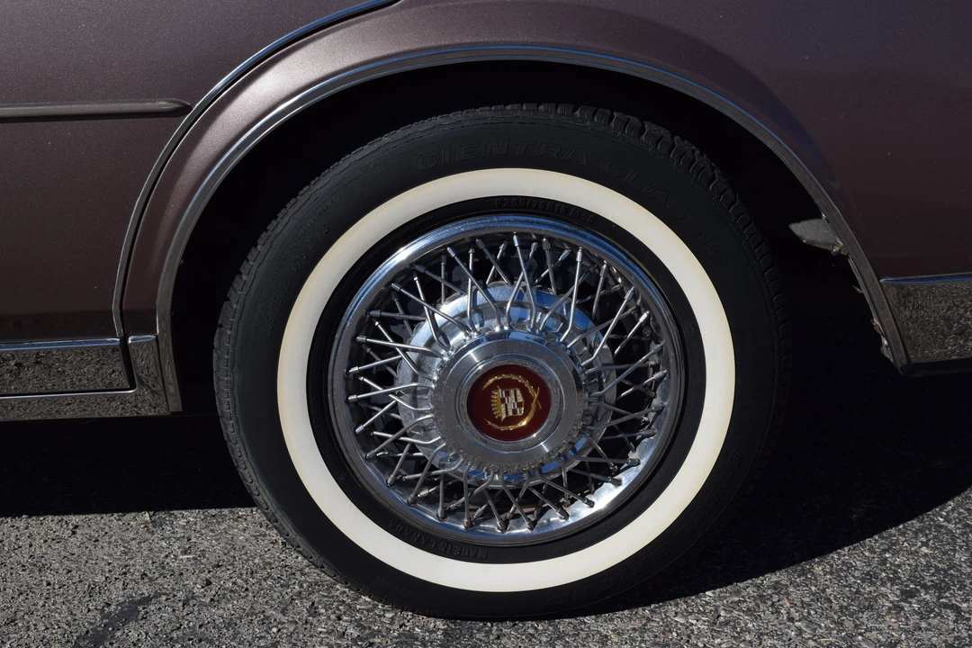 1984 Cadillac Seville - Image 25 of 31