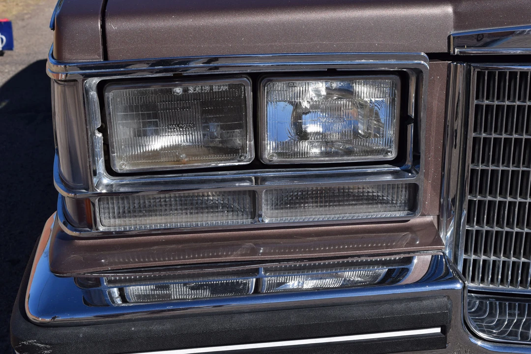 1984 Cadillac Seville - Image 17 of 31