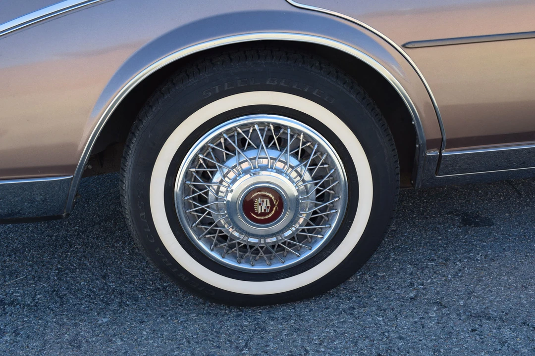 1984 Cadillac Seville - Image 12 of 31