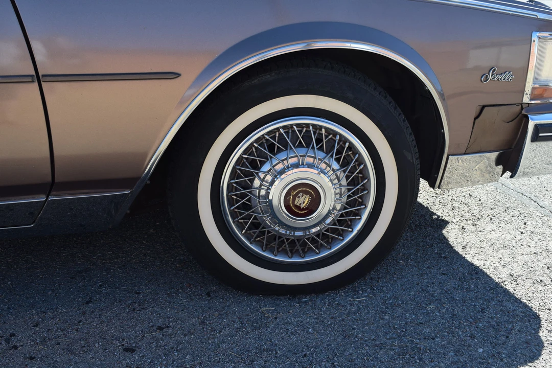 1984 Cadillac Seville - Image 13 of 31