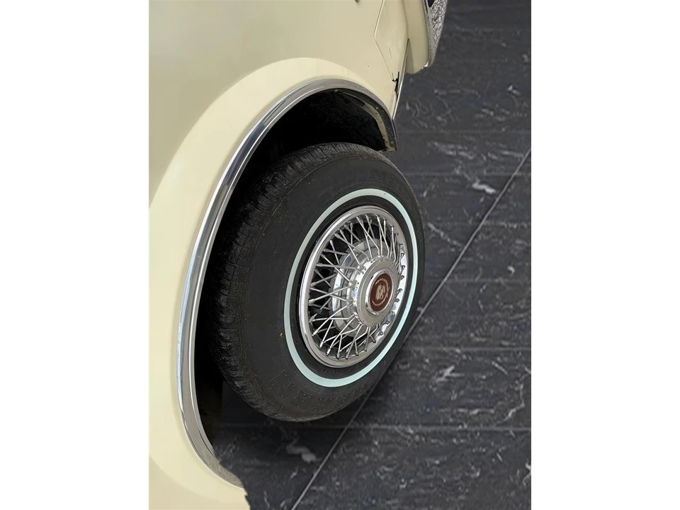 1984 Cadillac Seville - Image 21 of 31