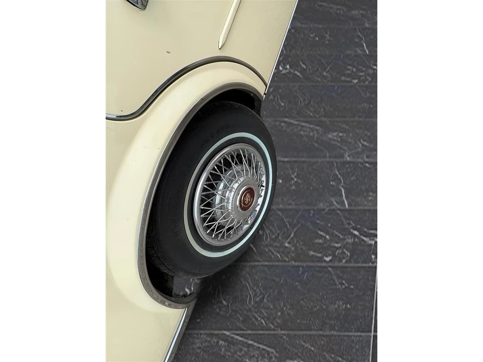 1984 Cadillac Seville - Image 22 of 31