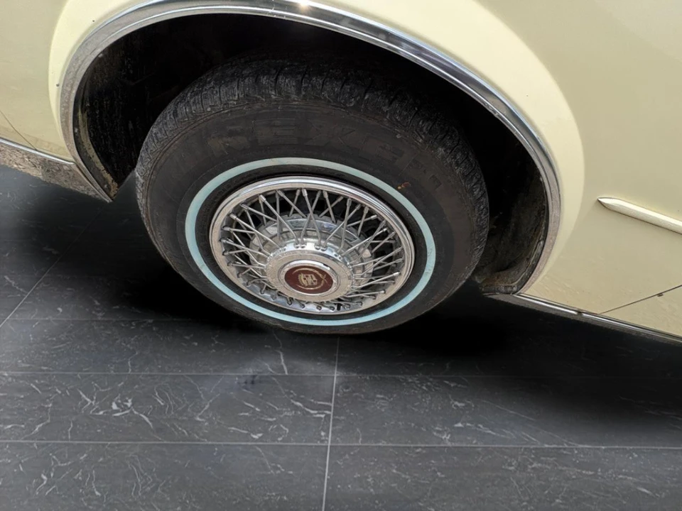 1984 Cadillac Seville - Image 20 of 31