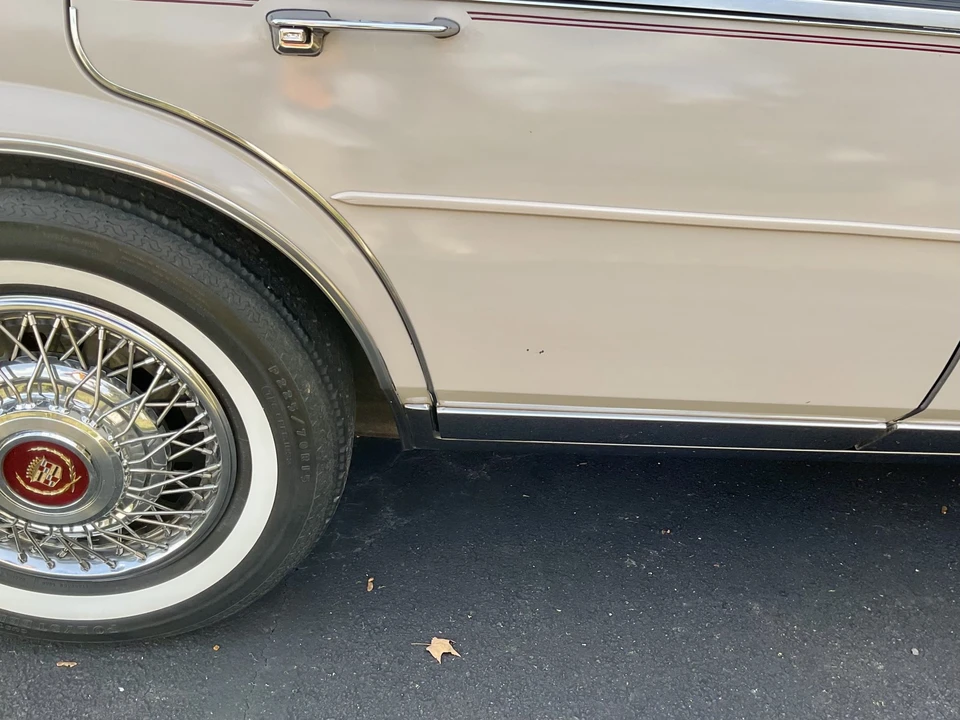 1984 Cadillac Seville - Image 27 of 31