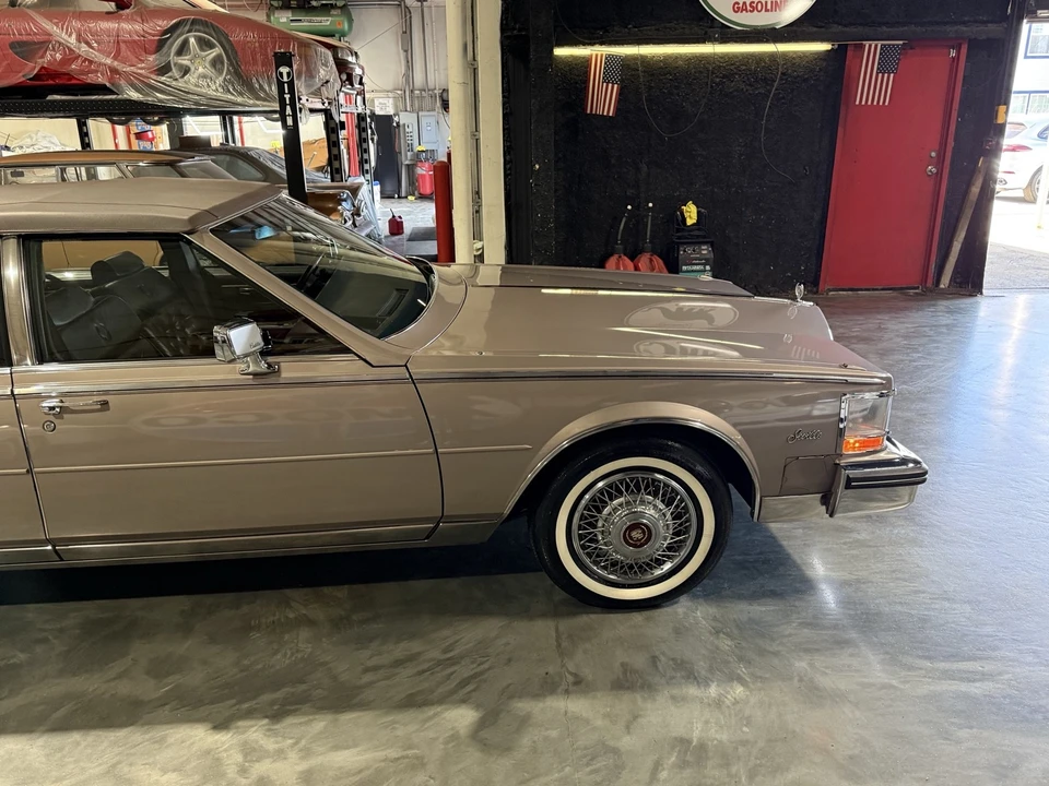 1984 Cadillac Seville - Image 10 of 21
