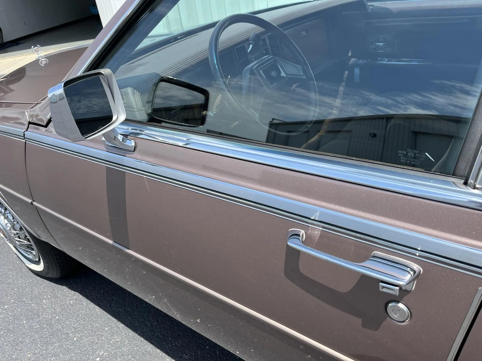 1984 Cadillac Seville - Image 23 of 31