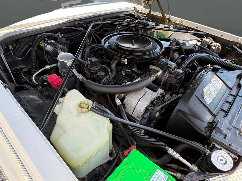 1984 Cadillac Seville - Image 27 of 31