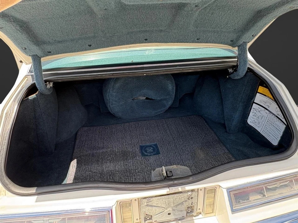1984 Cadillac Seville - Image 21 of 31